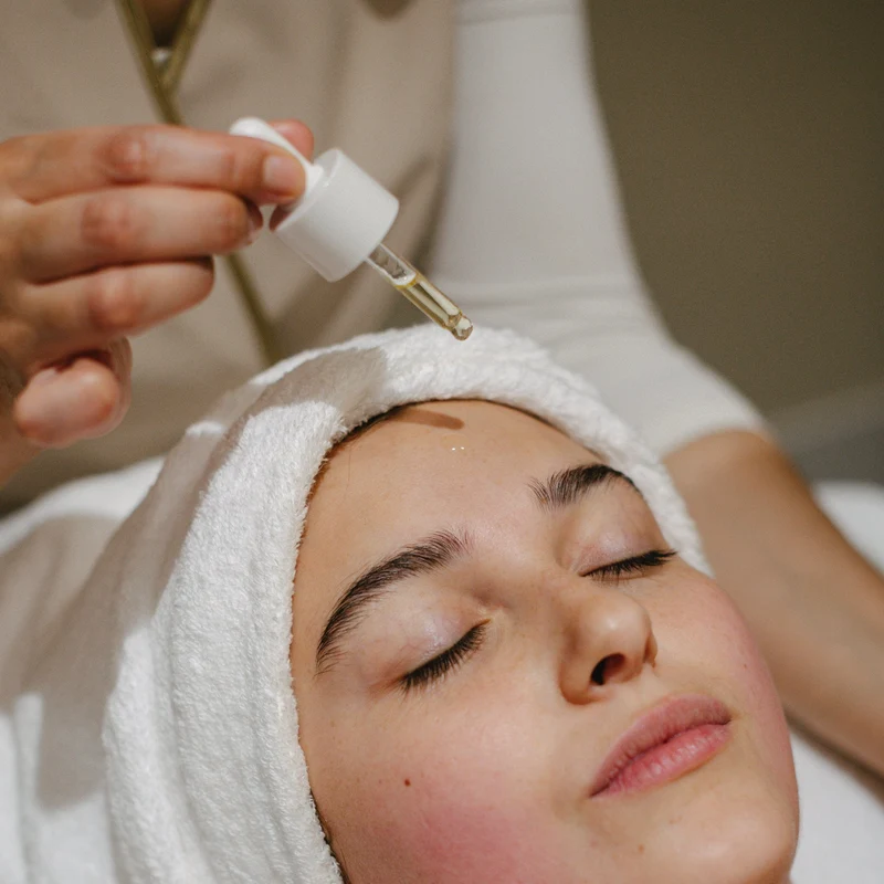 The Redness Calm Infusion – Tratamiento calmante antirojeces 50’ | The Suite by Abanuc