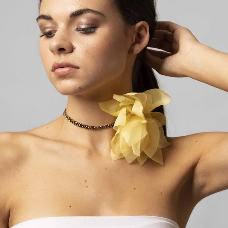 CENTOPERCENTO CACHEMIRE Girocollo oro antico con fiore in organza