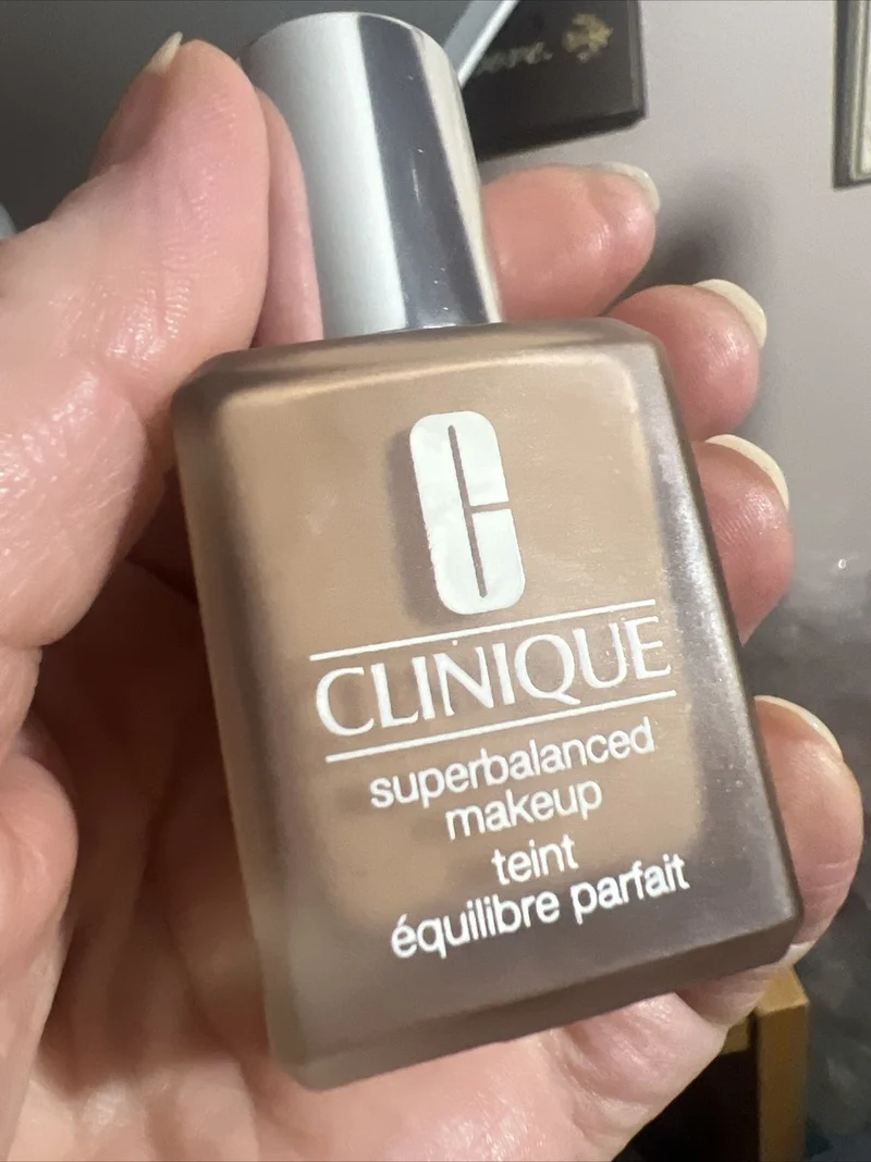 Clinique Superbalanced Make up 07 Neutral 30 ml — Fondotinta